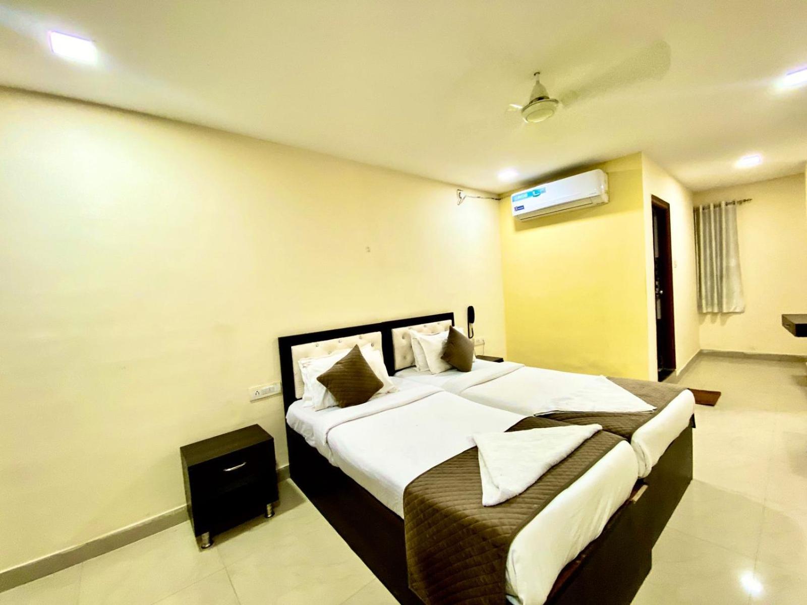Hotel Sky Park Shamshabad Exterior photo